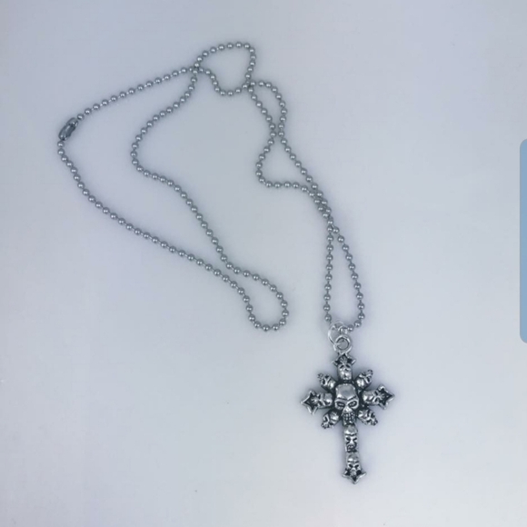 Unisex Pewter Cross of Skulls - Picture 3 of 5